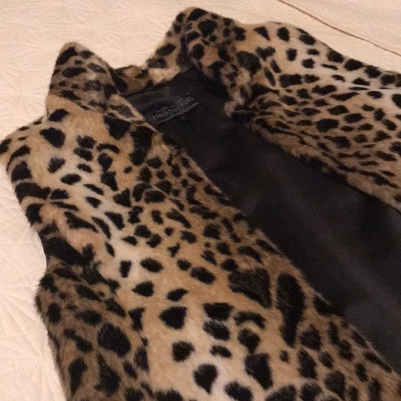 LEOPARD FAUX FUR HOOK VEST - NEVER WORN!! - Picture 2 of 3
